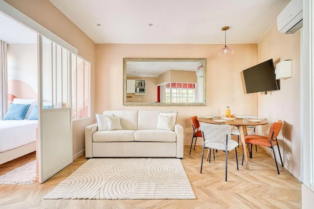 Appartement Proche Parc Monceau Pereire - III Paris Apartment